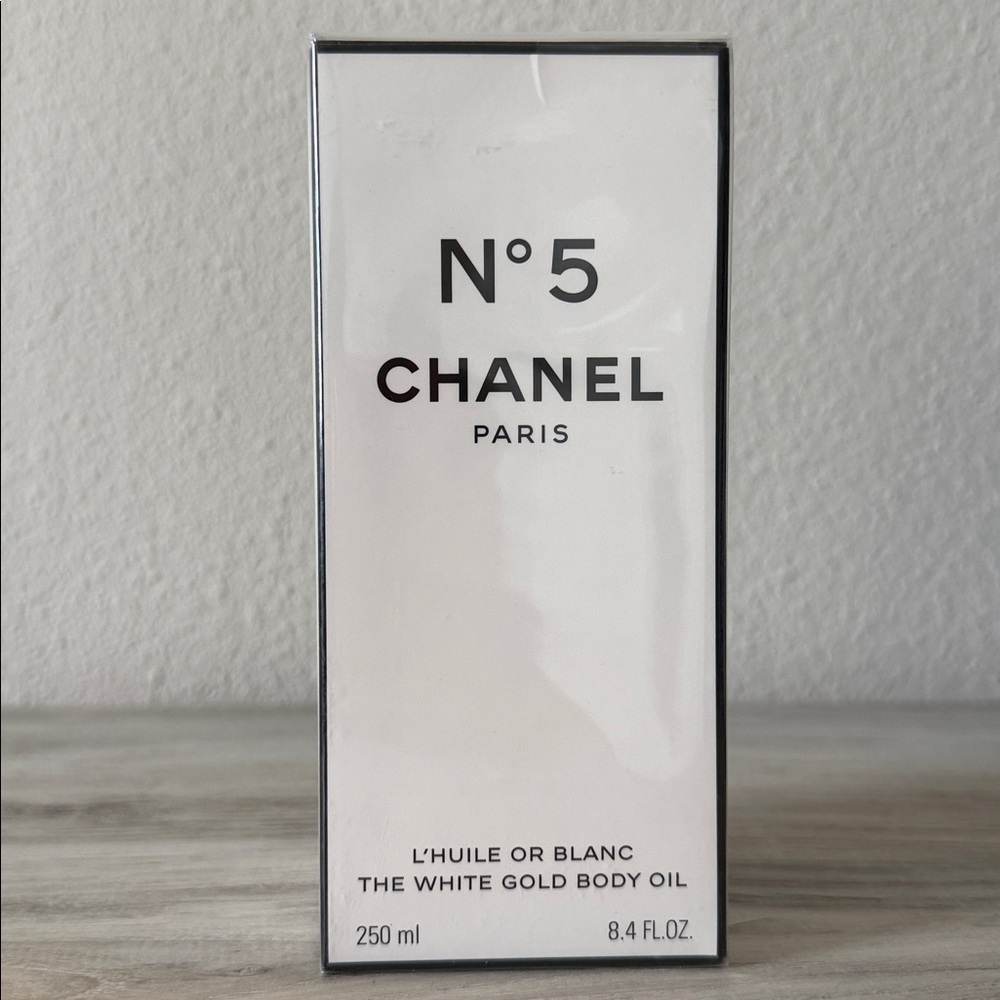 CHANEL No. 5 White and Gold Body Oil